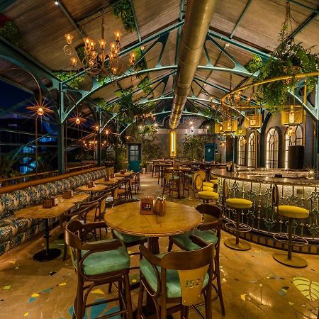 Goldfinch Hotel Mumbai Exterior foto