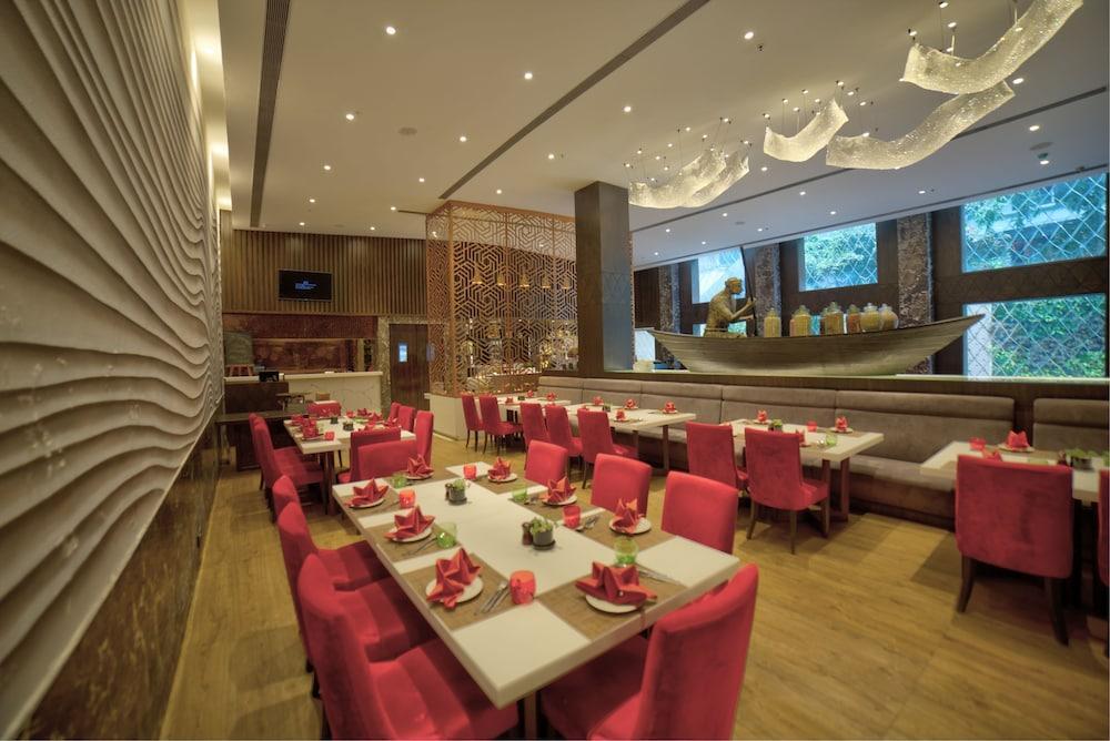 Goldfinch Hotel Mumbai Exterior foto
