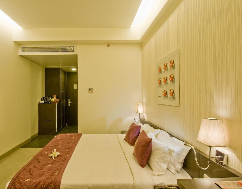 Goldfinch Hotel Mumbai Exterior foto