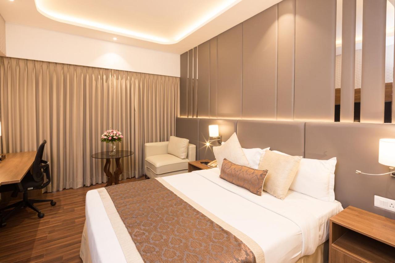 Goldfinch Hotel Mumbai Exterior foto