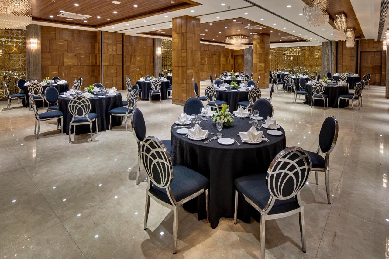 Goldfinch Hotel Mumbai Exterior foto