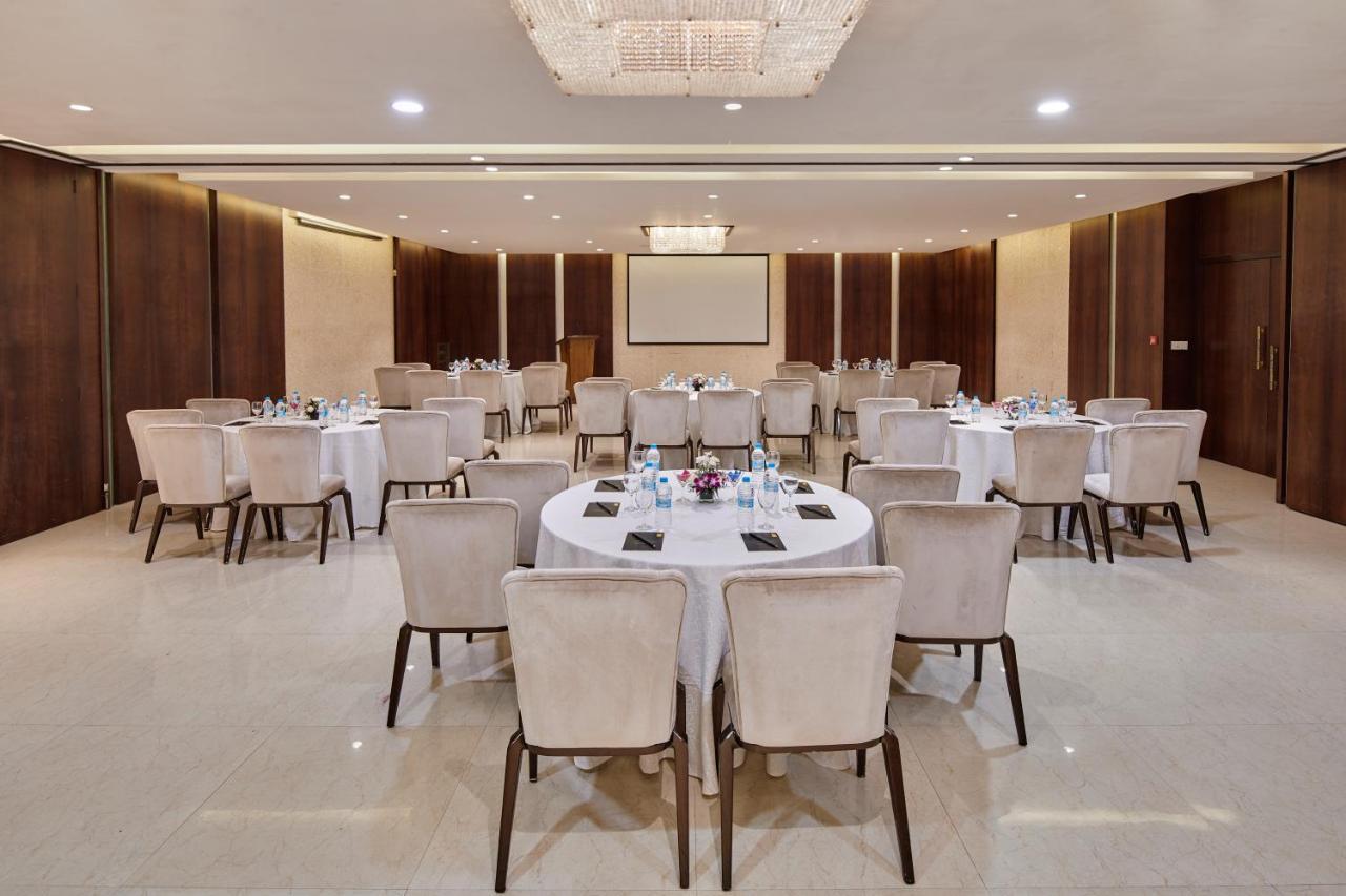 Goldfinch Hotel Mumbai Exterior foto