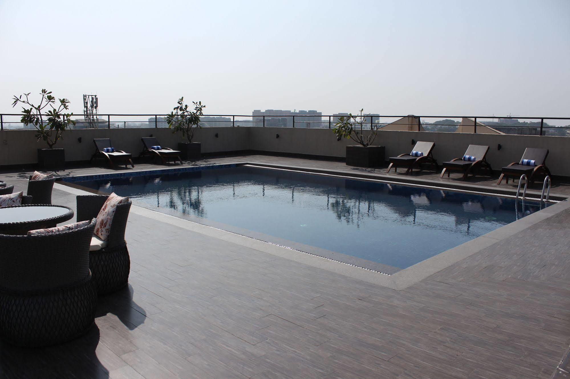 Goldfinch Hotel Mumbai Exterior foto